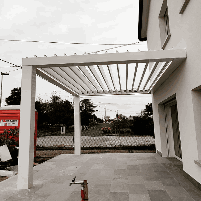 Bioklimatik Pergola ile Klasik Pergola Arasındaki Fark Nedir?